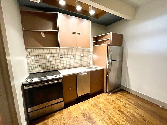 4th image of 441 Meeker Ave #1D