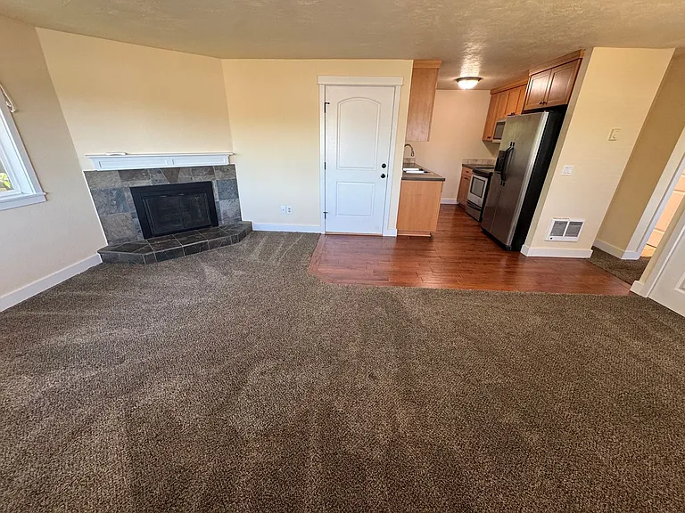 2850 Newton Pl — Photo 2