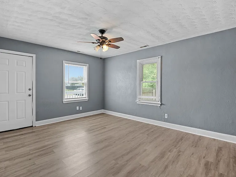 2321 Columbus Ave — Photo 5