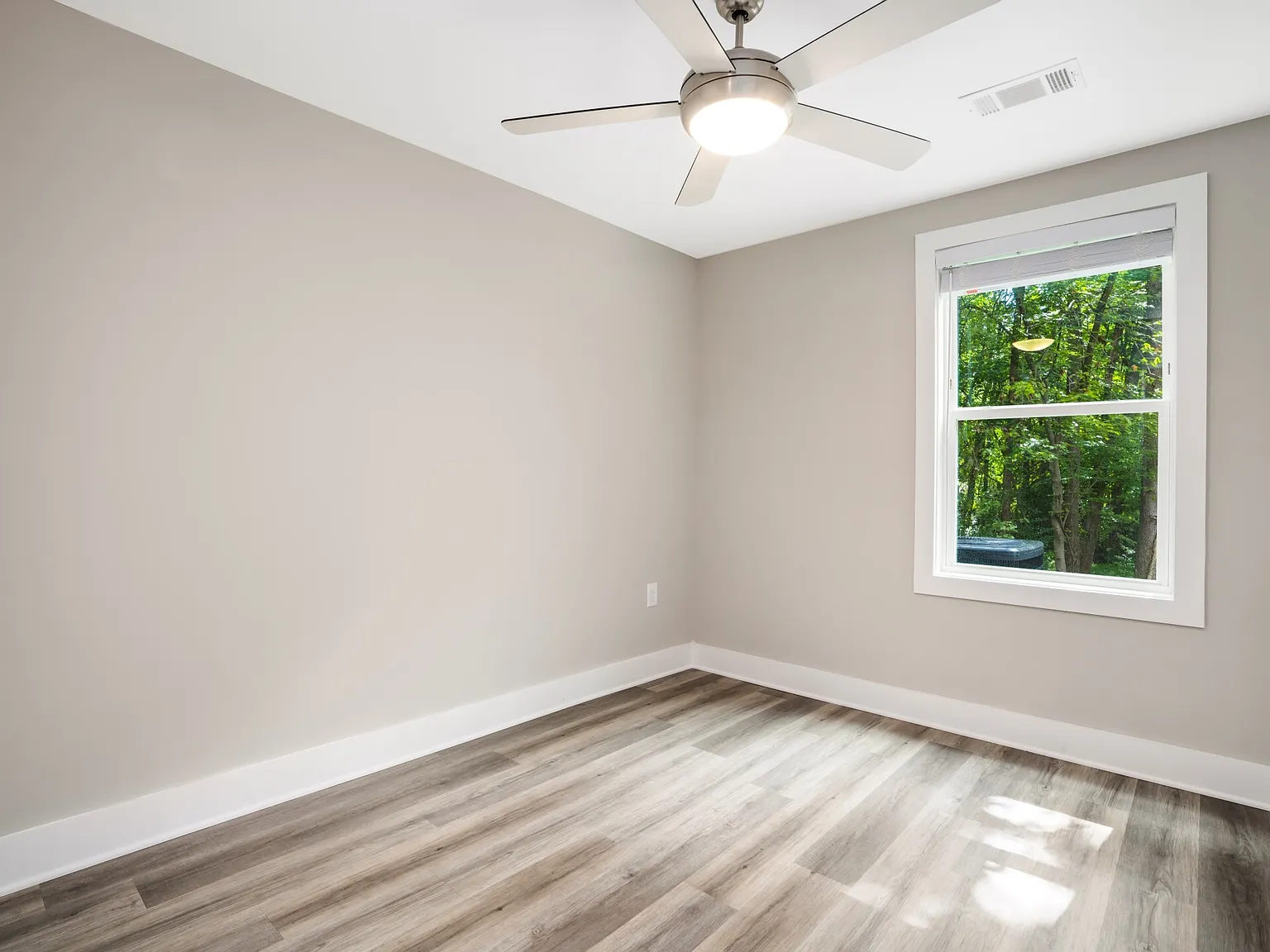 303 Linwood St — Photo 4