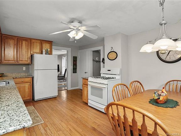 3rd image of 39 Shelton Ave