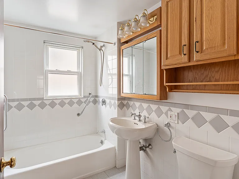 29-31 Chatham St #1 — Photo 20