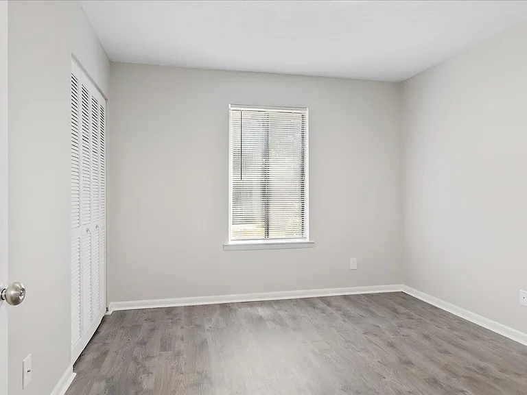 Orleans Apartments — Photo 31