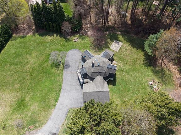 4th image of 15 Maple Rd