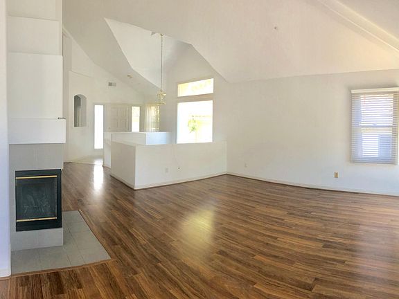 3rd image of 602 Palisades Dr