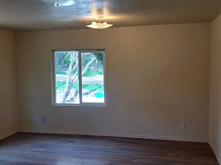 4025 E Aztec Rd — Photo 3