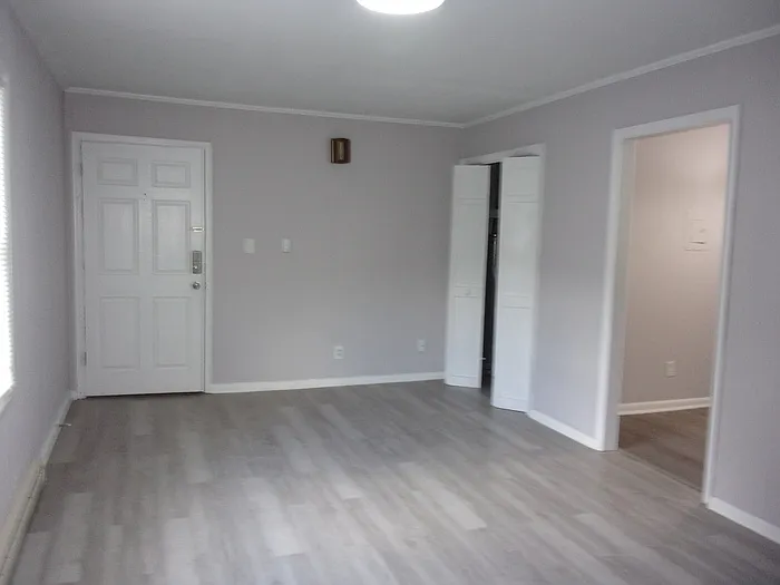 1045 W Meadow Dr #F — Photo 3