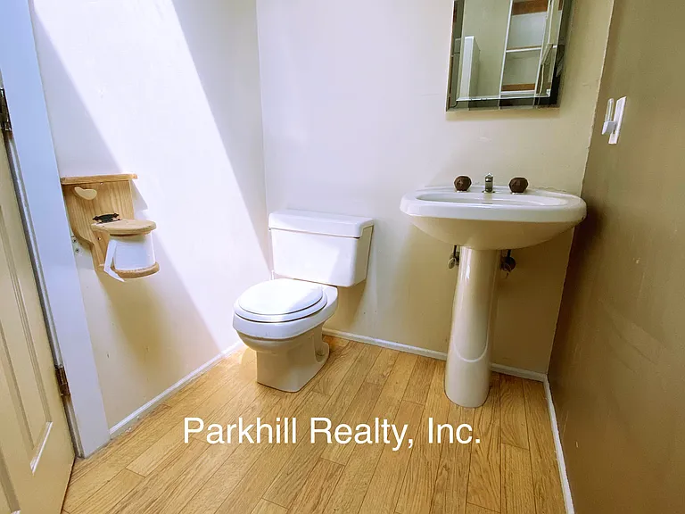 641 George St — Photo 12