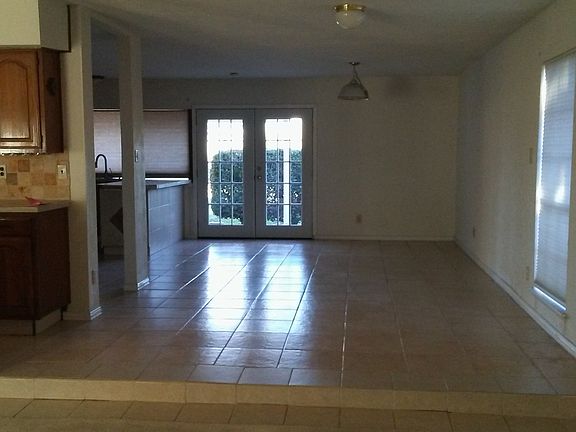 4th image of 2100 Travis Dr