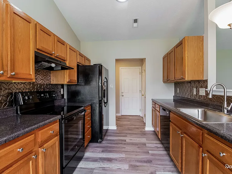 316 Pepperidge Dr — Photo 4