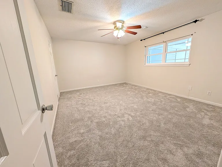 635 Summit Dr — Photo 5