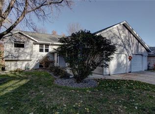 4240 Meadowwood Dr, Eau Claire, WI 54701