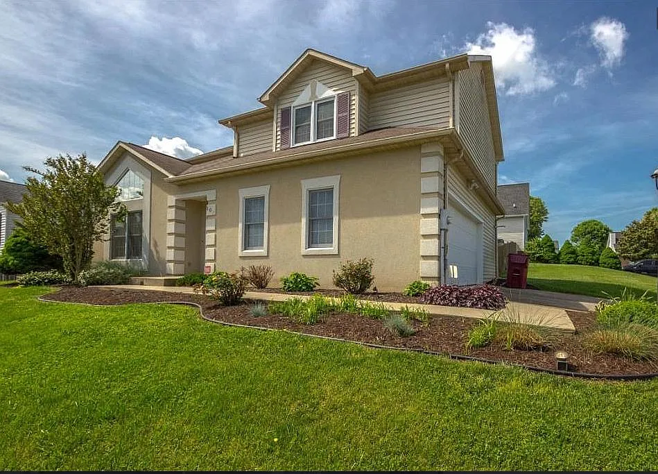102 Rebeccas Ln