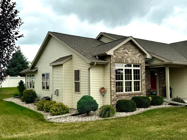 1378 Candlelight Ln, Fond Du Lac, WI 54935