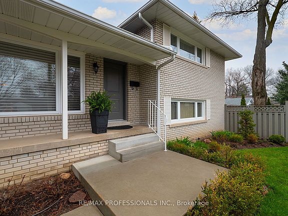 3rd image of 19 Boxwood Rd