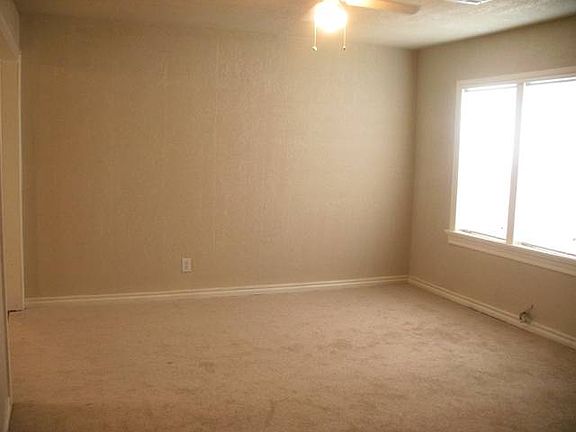 3rd image of 4420 SE 20th St