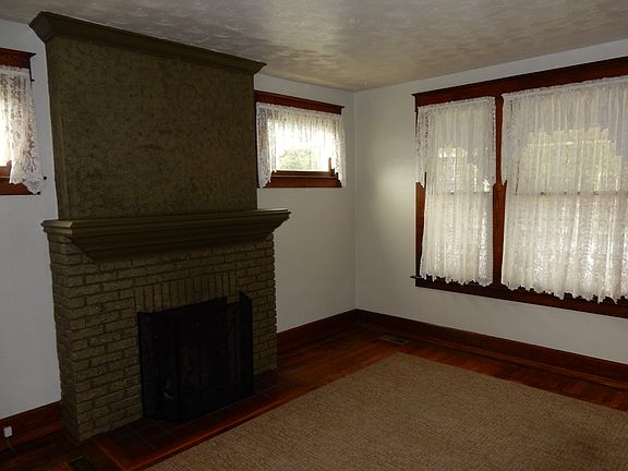 2nd image of 2102 Grandview Ave
