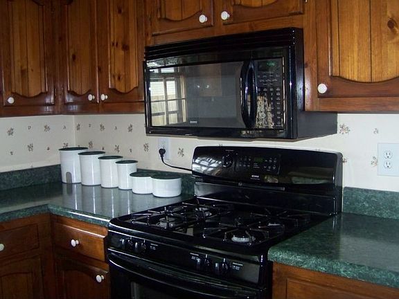 4th image of 225 Millwood Ave