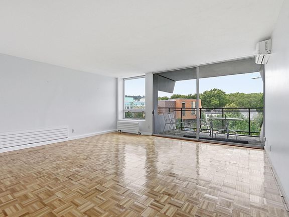 4th image of 60 Babcock St