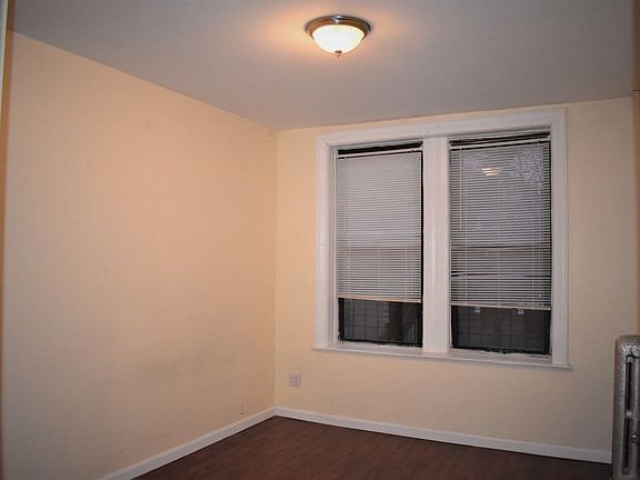 3rd image of 2314 29th Ave APT 2R