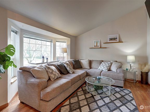 4th image of 11308 216th Avenue Ct E