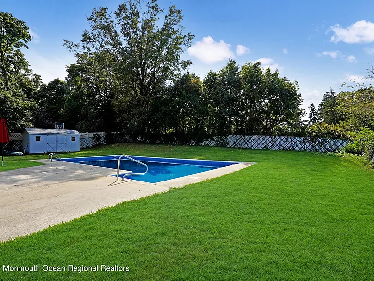 872 Red Oaks Dr — Photo 18