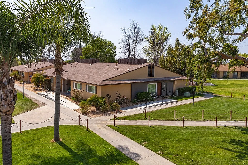 Country Village Apartments — Photo 3