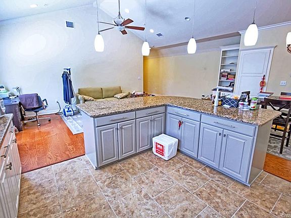 4th image of 3100 Fairfield Ave #S3-c