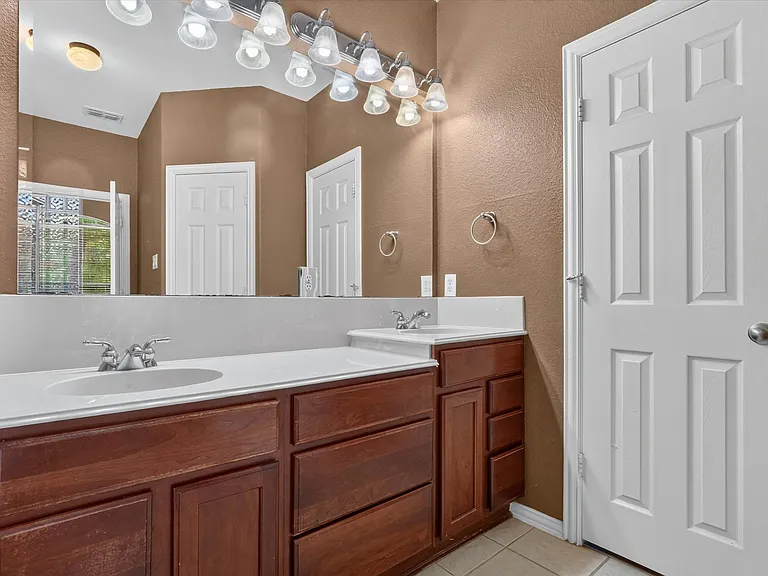 11945 Henderson Dr — Photo 15