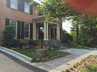 6936 Greentree Rd, Bethesda, MD 20817