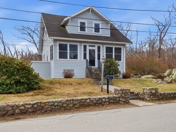 17 Story St, Rockport, MA 01966