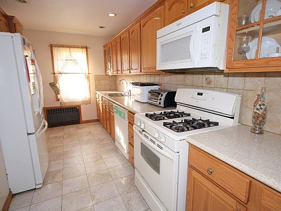 4th image of 1786 E 52nd St