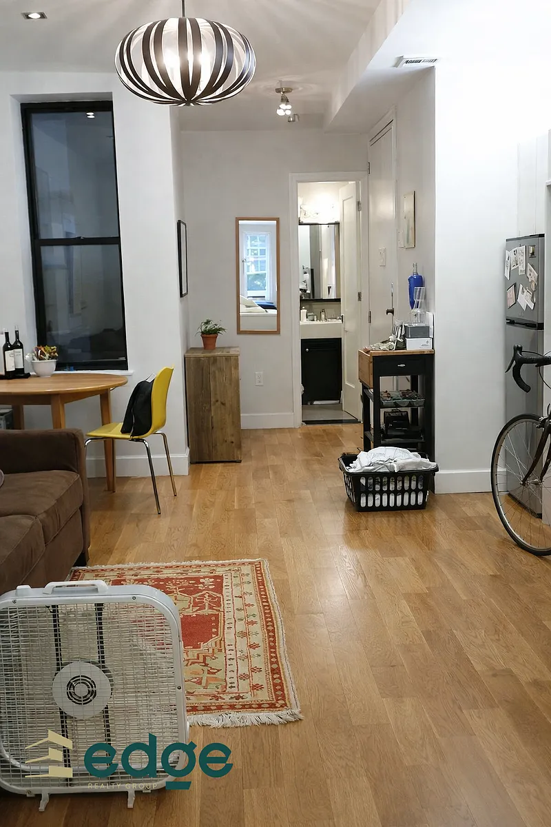 Building Photo - 64 Saint James Pl #2F
