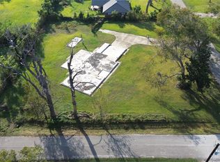 6403 Spencer Dr, Jones Creek, TX 77541