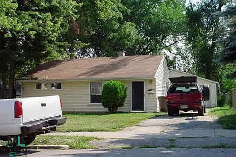 634 Melrose St photo 1