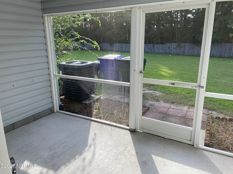 803 Courtyard W — Photo 7