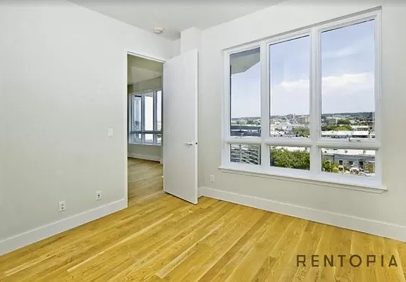 4th image of 1433 De Kalb Ave #4S