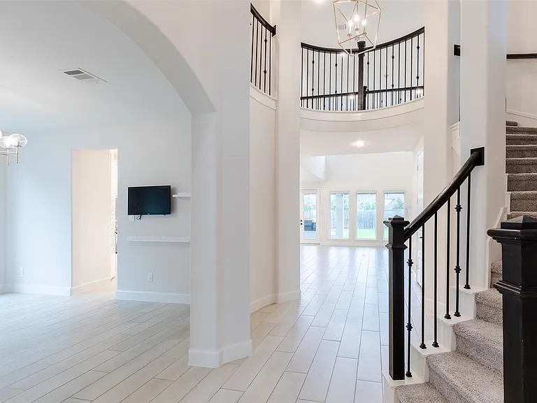 3114 Swift Way — Photo 5