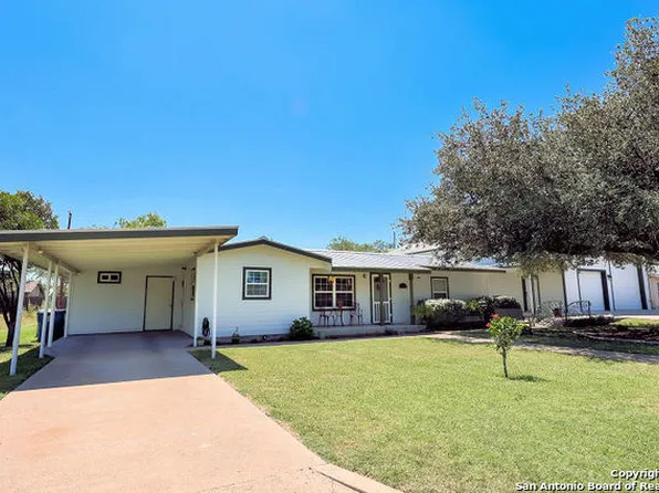 1608 Owens Ave, Three Rivers, TX 78071