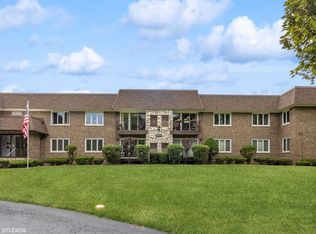300 Dee Rd APT 1A, Park Ridge, IL 60068