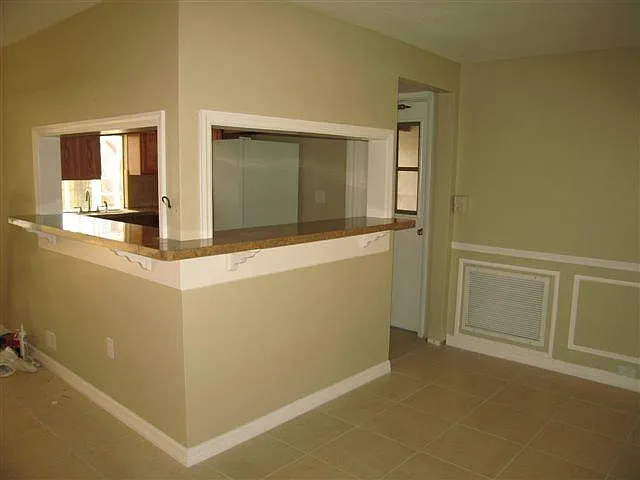 2 bed, 1250 sqft, $1,625 — Photo 4