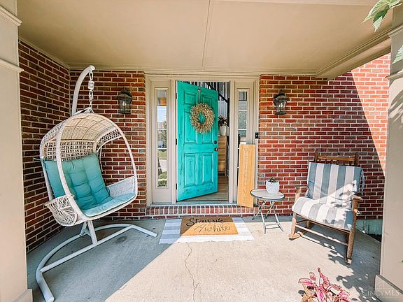 3rd image of 7169 Ruwes Oak Dr
