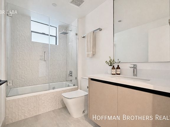4th image of 8326 Blackburn Ave #204