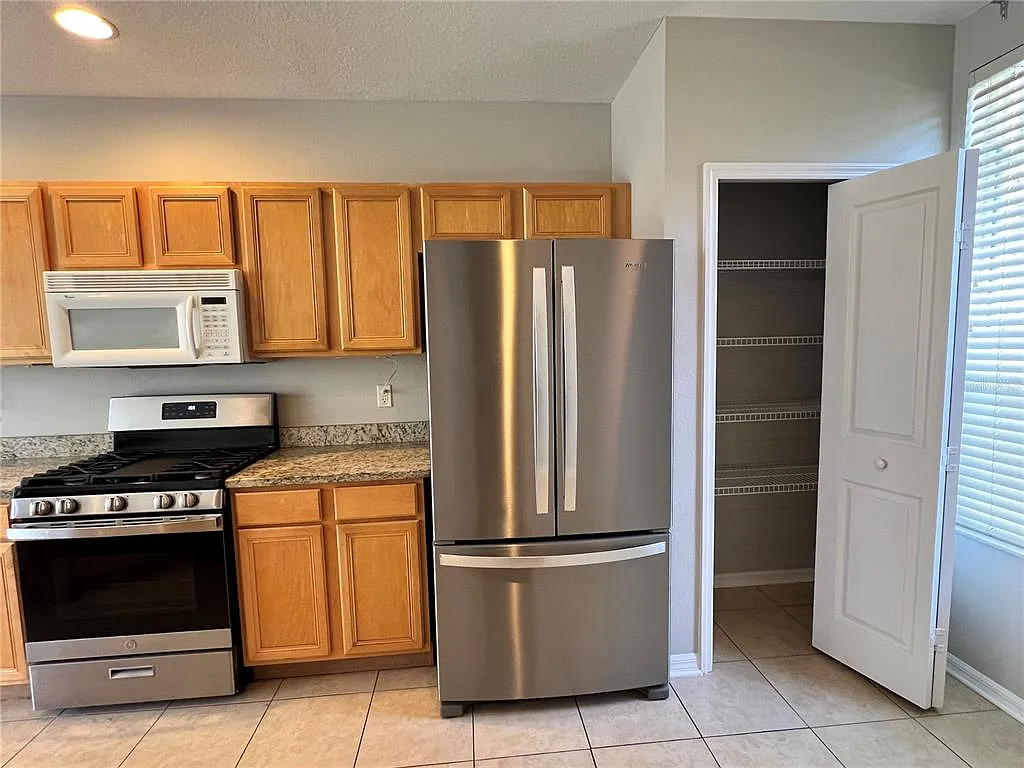 2 bed, 2.5 bath, 1276 sqft, $2,650 — Photo 3