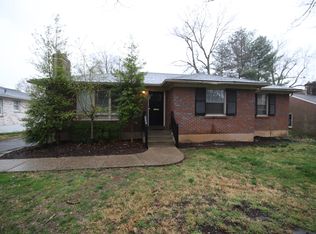 223 Hemingway Rd, Saint Matthews, KY 40207