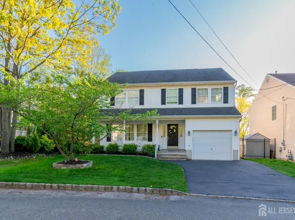 636 Woodland Ave, Laurence Harbor, NJ 08879