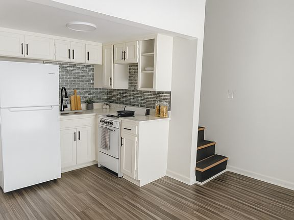 3rd image of 200 River Oaks Dr #109