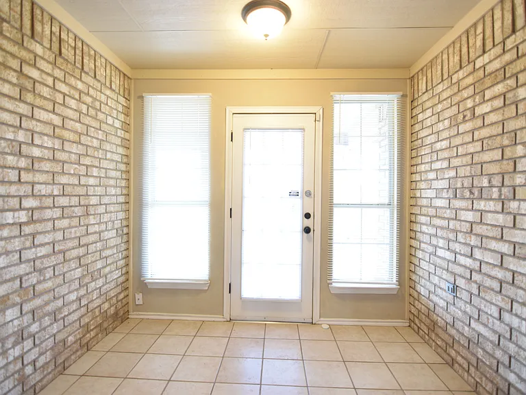 5301 Williams Dr — Photo 6
