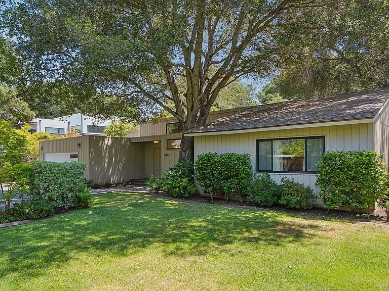 886 Berkeley Ave — Photo 2