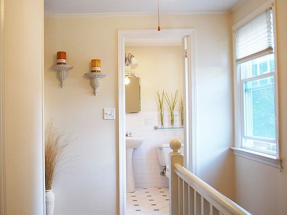Upstairs Hall/Bath